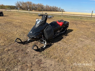 2015 Ski-doo Summit Snowmobile