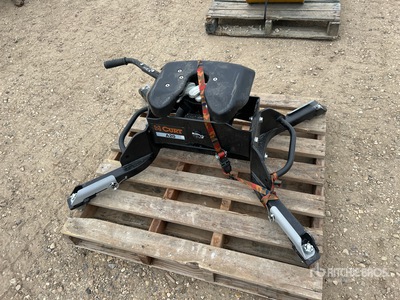 curt A20 20,000 lb Fifth Wheel - Fits Truck