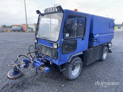 1993 Ladog G129 Sweeper Truck
