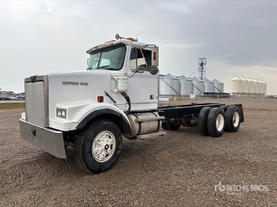 1993 Western Star 4800 6x4 を見 Cab and Chassis
