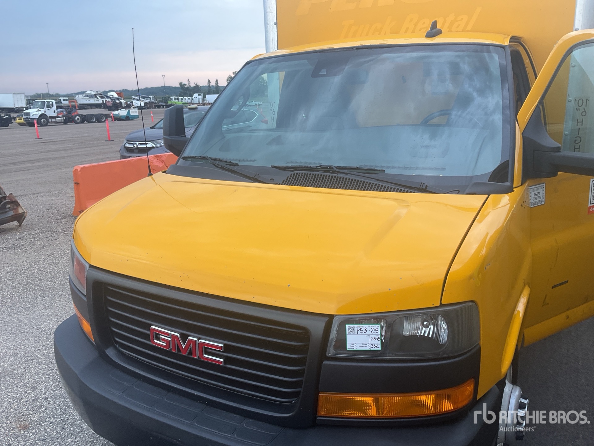 2021 GMC Savana G3500 4x2 Van Truck