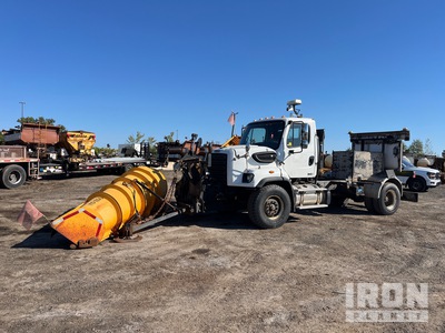 2016 Freightliner 108SD 4x2 شاحنة كشط الثلج