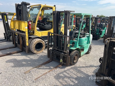 2000 Mitsubishi FG25K 4400 lb Pneumatic Tire Forklift