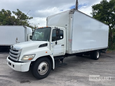 2013 Hino  4x2 Van Truck
