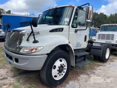 2003 International 4300 4x2 S/A Day Cab Truck Tractor
