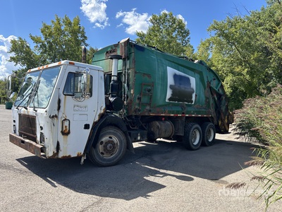 2004 Mack LE613 Camión recolector de residuos