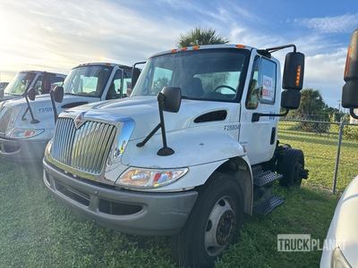 2003 International 4300 4x2 2-Achs Sattelzugmaschine