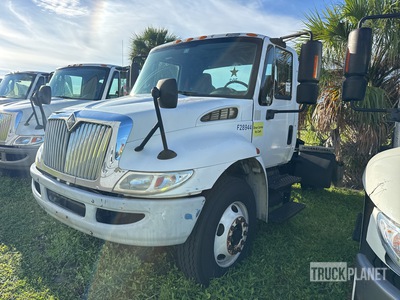 2003 International 4300 SBA 4x2 2-Achs Sattelzugmaschine (Inoperable)