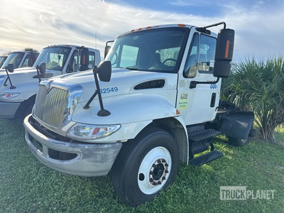 2005 International 4300 4x2 2-Achs Sattelzugmaschine (Inoperable)