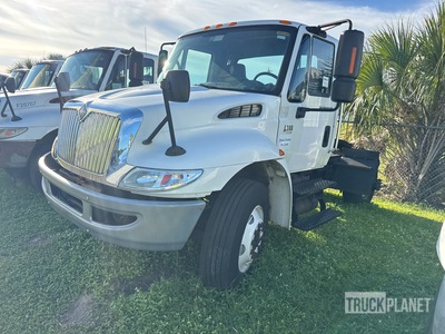 2006 International 4300 4x2 S/A Day Cab Truck Tractor (Inoperable)