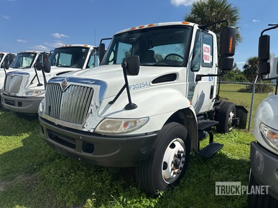 2003 International 4300 SBA 4x2 S/A Day Cab Truck Tractor