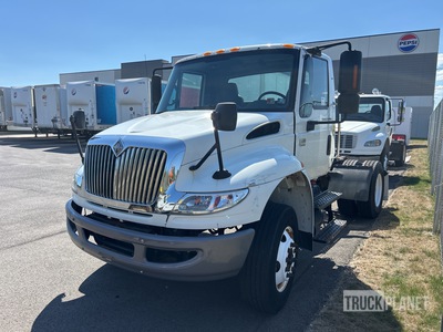 2006 International 4400 4x2 Day Cab Truck Tractor (Inoperable)