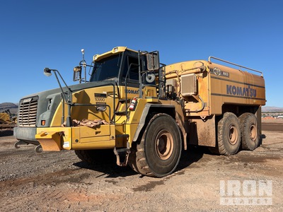 Komatsu HM400-5 8000 gal 6x6 Articulated Water Truck