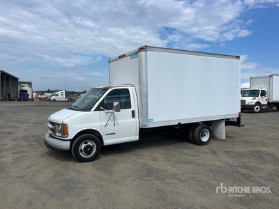 2002 Chevrolet 3500 4x2 Furgoneta caja cerrada