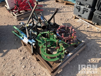 Quantity of (9) Pipe Jackstands Varios, herramientas manuales
