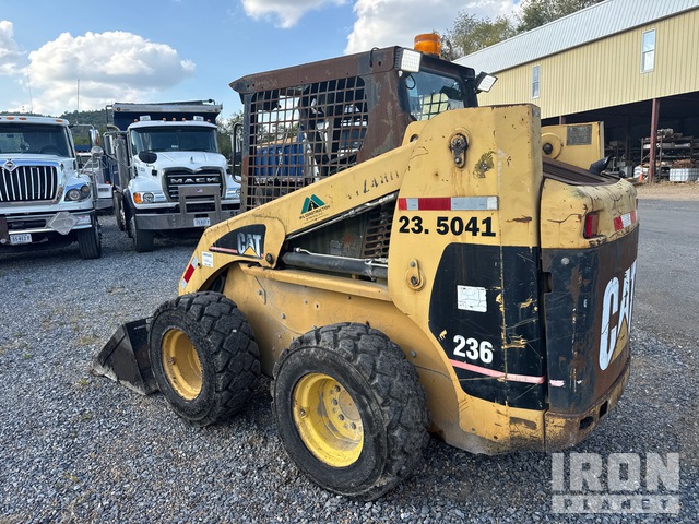 MINI CARGADOR SOBRE RUEDAS 2004 CATERPILLAR 236
