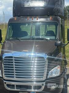 2016 Freightliner Cascadia 113 S/A Day Cab Truck Tractor