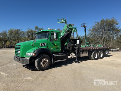 2010 Hiab 288 EP-4 Hipro XS Knuckle Boom on 2011 Mack GU813 8x4 Boom Truck