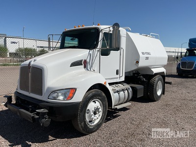 2014 Kenworth T300 2000 gal 4x2 散水車