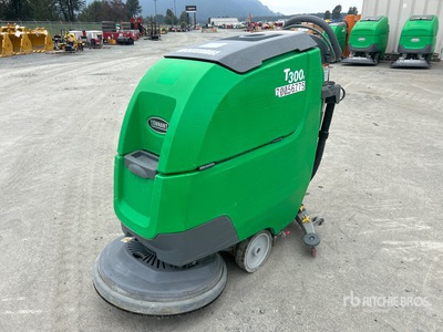 2019 Tennant T300 Walk-Behind Scheuersaugmaschine