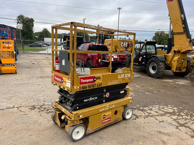 2019 Skyjack SJIII 3219 Electric Scissor Lift 2019 Skyjack SJIII 3219 Electric Scissor Lift