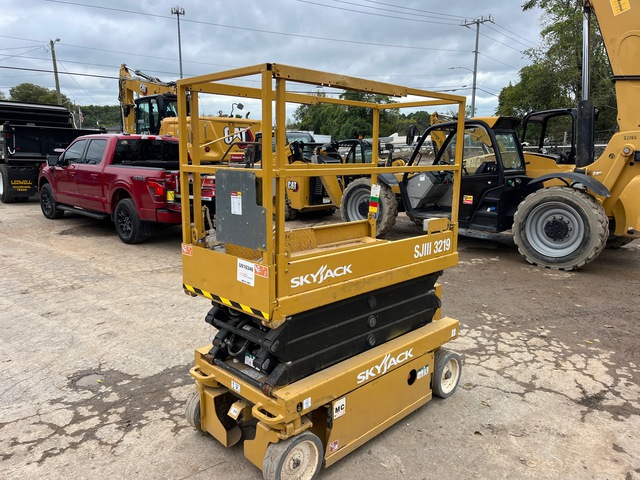 2019 Skyjack SJIII 3219 Electric Scissor Lift 2019 Skyjack SJIII 3219 Electric Scissor Lift