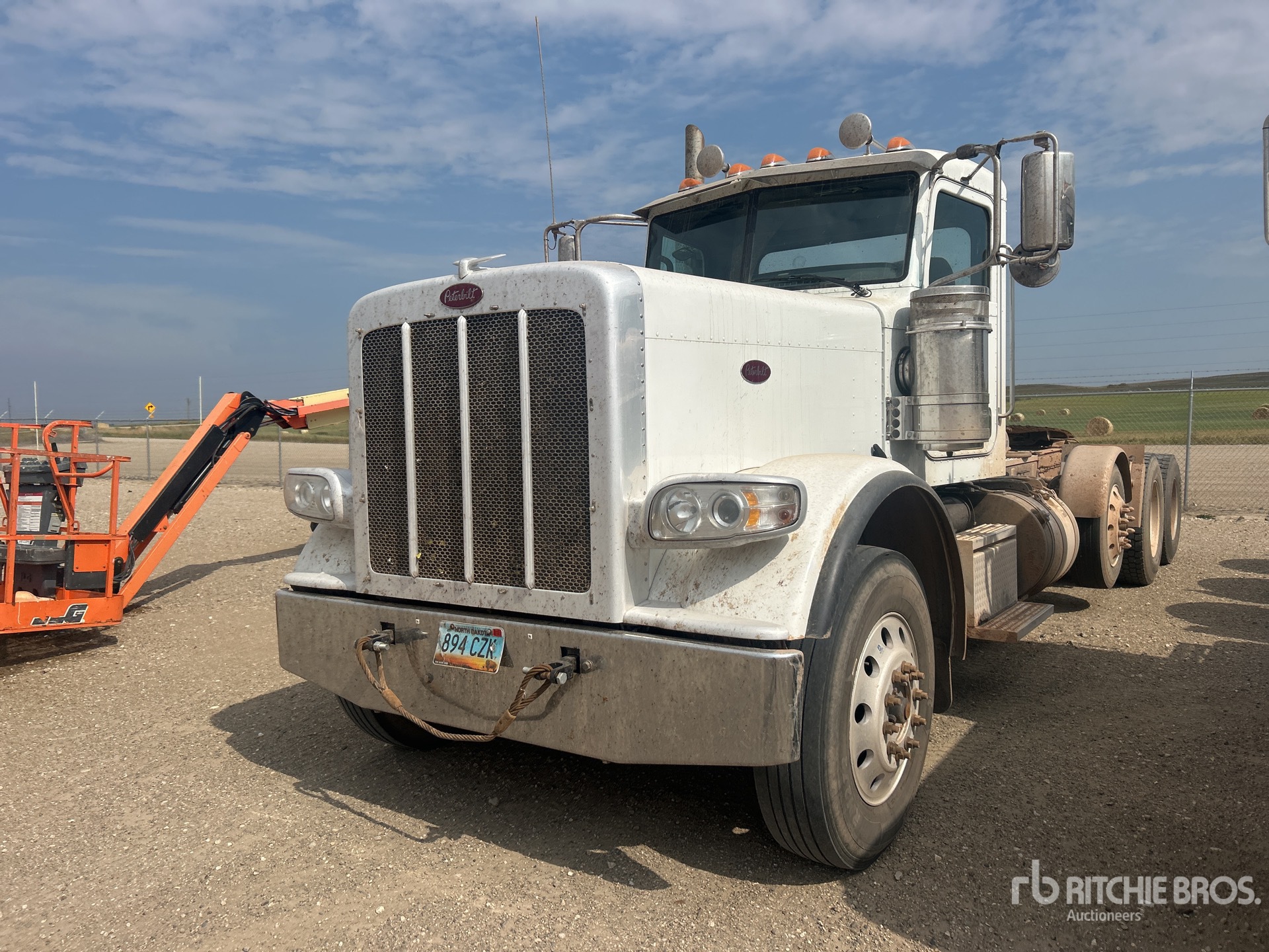 2020 Peterbilt 389 Day Cab Truck Tractor