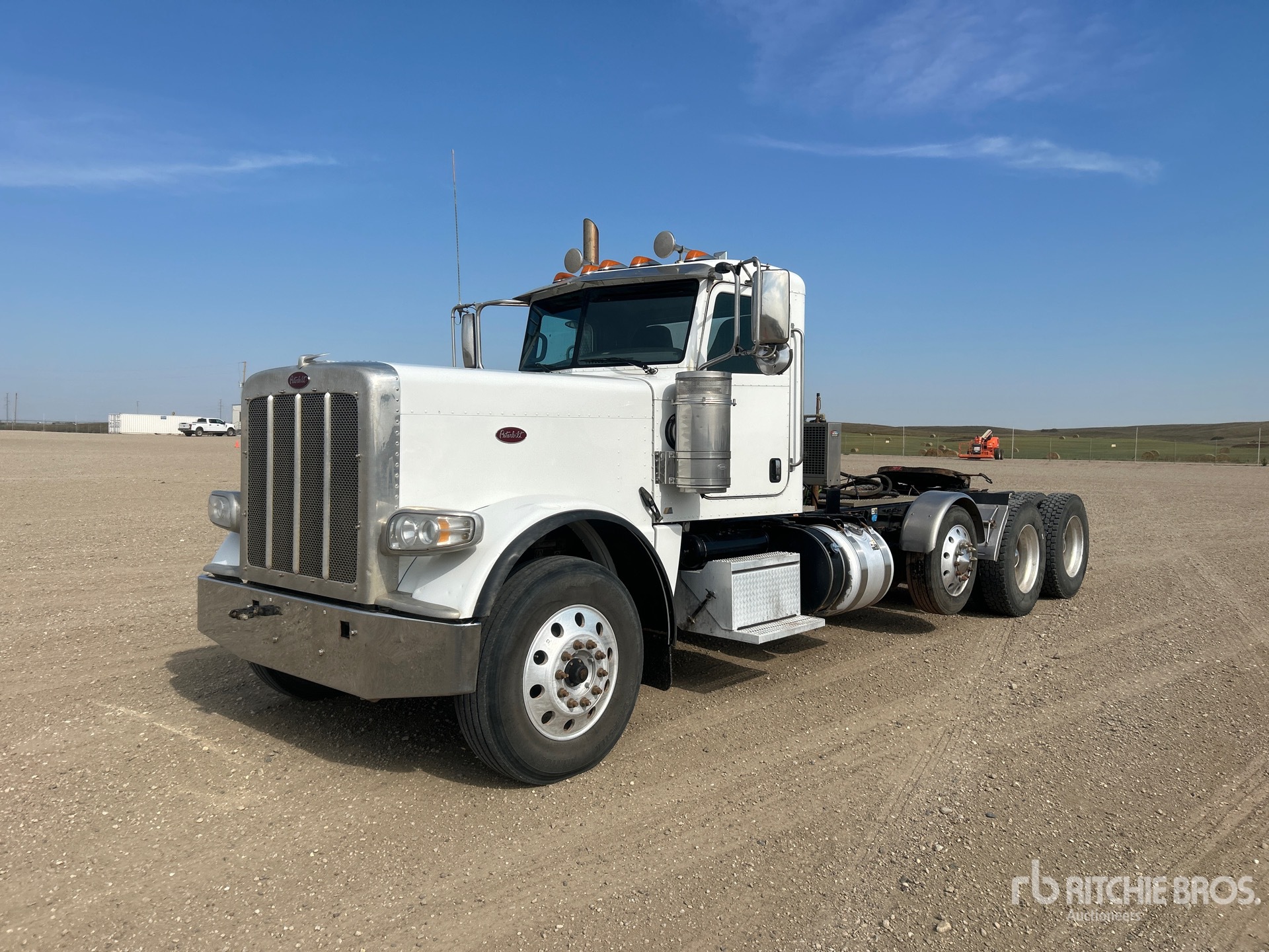 2020 Peterbilt 389 Tri/A Day Cab Truck Tractor