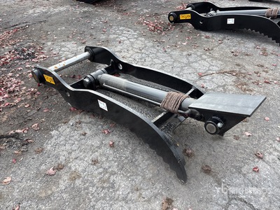 2025 Trojan 200 71 in Hydraulic Excavator Thumb (Unused)