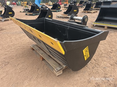 2025 Trojan 200 72 in Q/C Hydraulic Tilting Excavator Bucket (Unused)