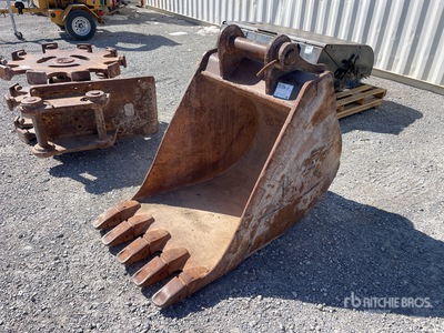 36 in Digging Excavator Bucket