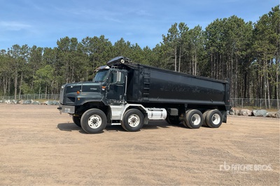 2008 International 5600 6x4 Camion à benne basculante D/E