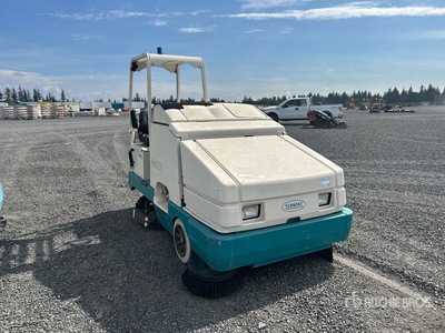 Tennant 8410 Ride-On Kehrmaschinen