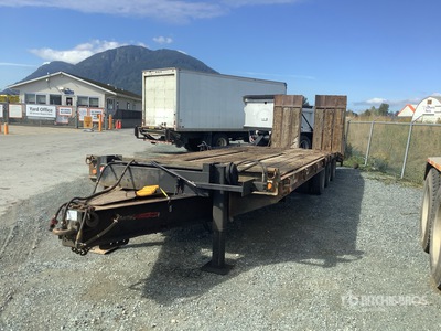 2001 J.C. 33 ft Tri/A Plataforma Basculante