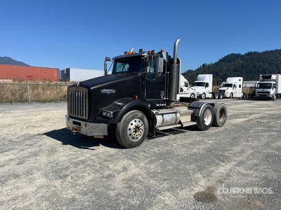 2002 Kenworth T800B تراكتور شاحنة نهارية (ثنائية المحور)