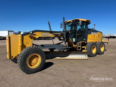 2018 John Deere 772G ممهدات الأرض الآلية