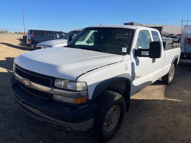 2002 Chevrolet 2500 HD 4x4 Extended Cab Pickup (Inoperable) 2002 Chevrolet 2500 HD 4x4 Extended Cab Pickup (Inoperable)