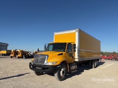 2018 International 4300 4x2 شاحنة فان