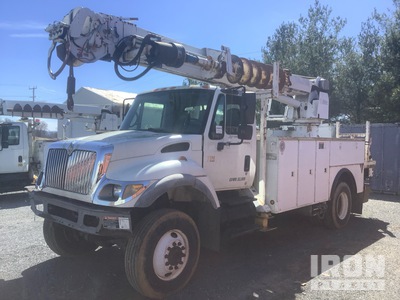Altec DM47-TR on 2006 International WorkStar 7300 4x4 Camion pelle