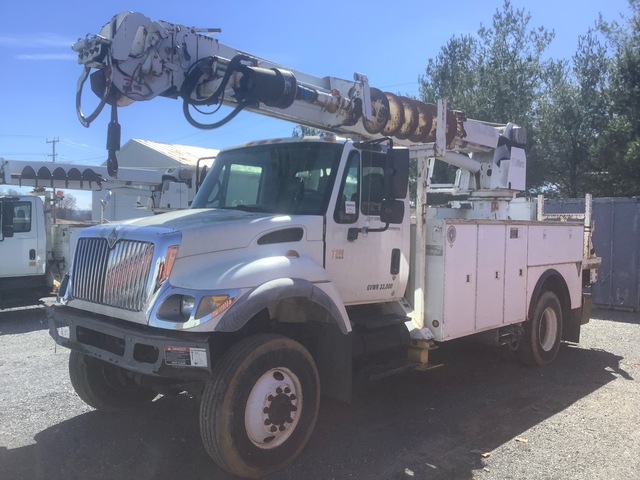 Altec DM47-TR on 2006 International 7300 4x4 Digger Derrick Truck
