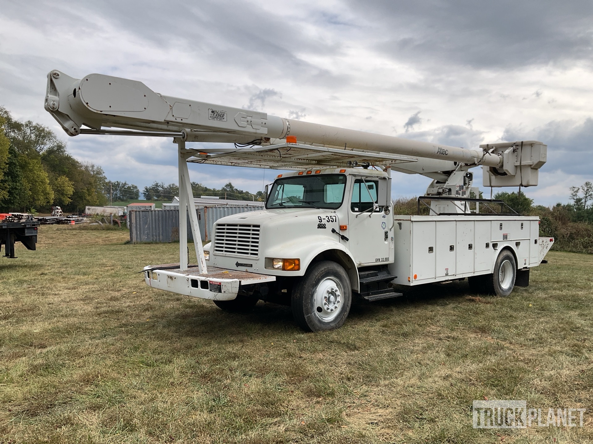 2000 Altec AM900 67 ft on 2001 International 4700 4x2 Bucket Truck