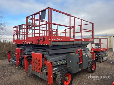 2009 Skyjack SJ8841 RT 4x4 Dual Fuel Ascenseur à ciseaux