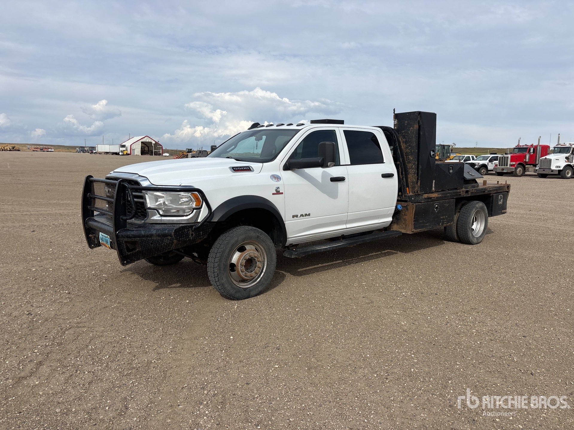 2022 Ram 5500 4x4 Crew Cab Flatbed Truck