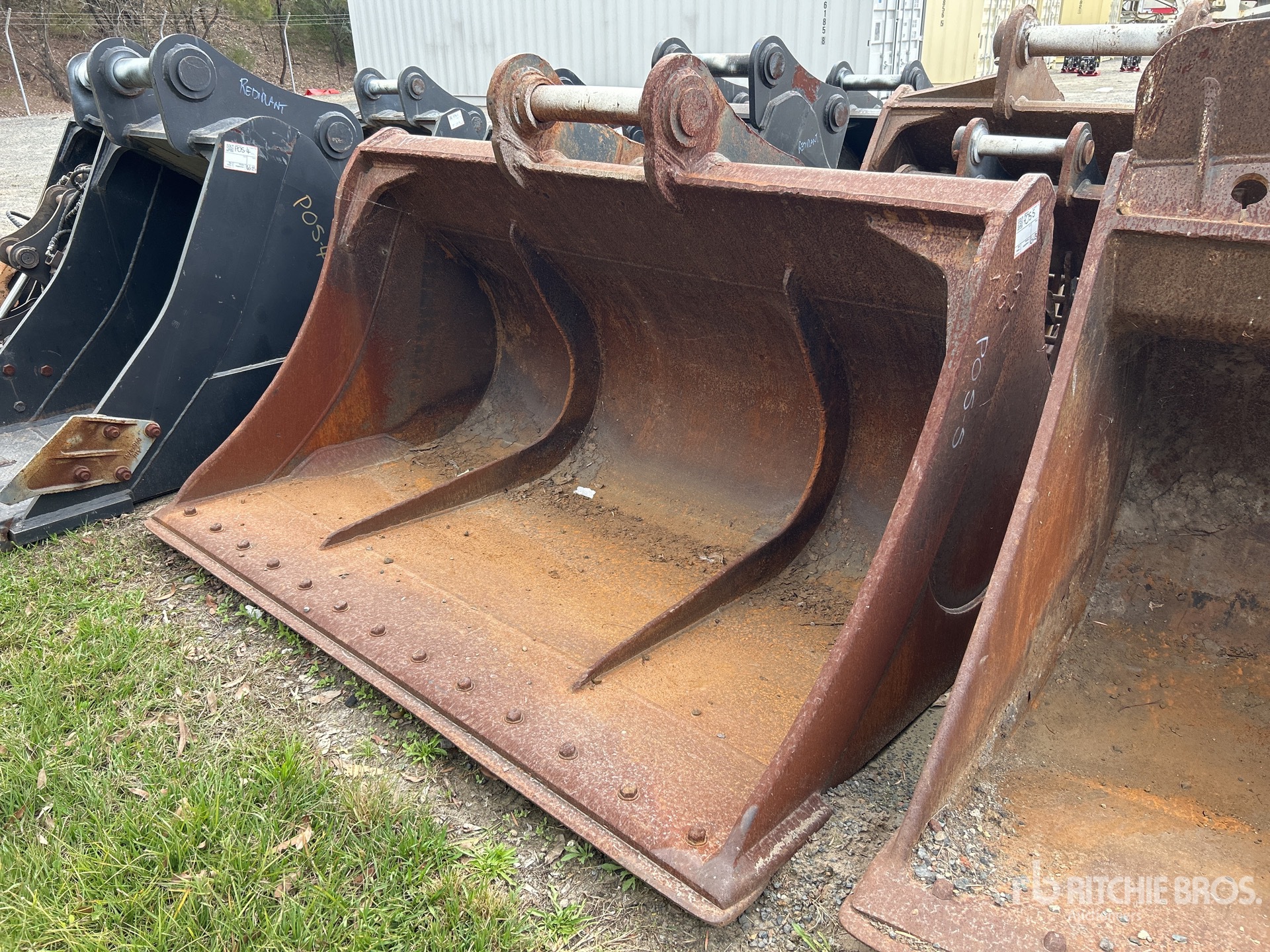 2000 mm Q/C Cleanup Excavator Bucket - Fits 30 Ton