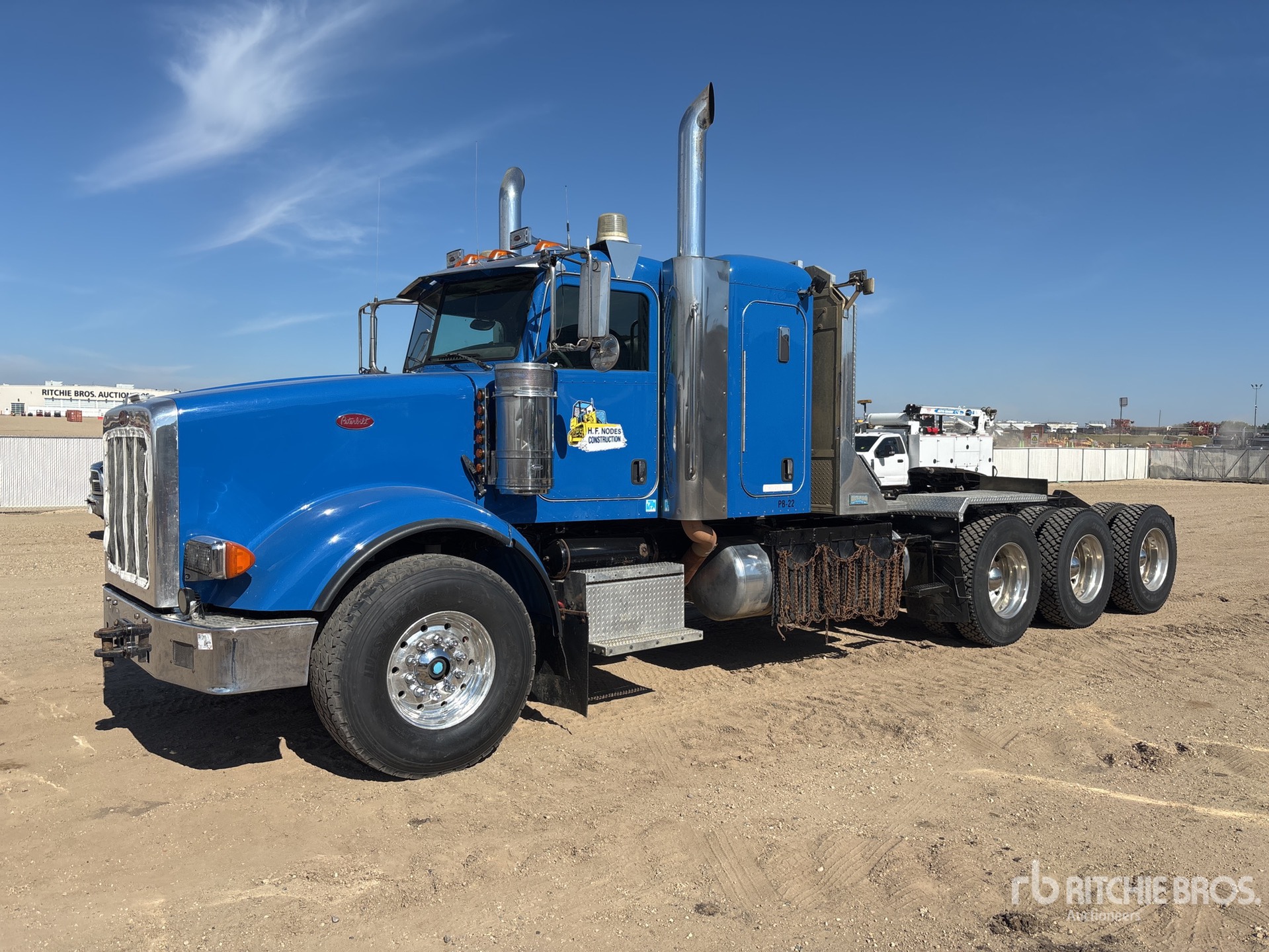 2010 Peterbilt 367 8x6 トラックトラクター（Tri/A）