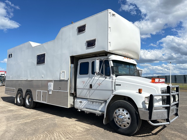 2002 Freightliner FL80 6x4 Livestock Truck 2002 Freightliner FL80 6x4 Livestock Truck