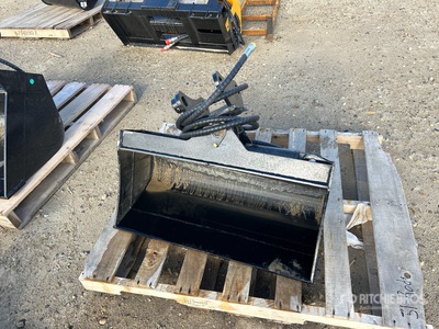 2025 GIYI GY-D3T 32 in Tilting 3 Ton CAT Excavator Bucket (Unused)