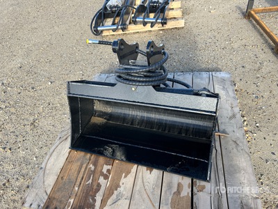 2025 GIYI GY-D3T 32 in Tilting 3 Ton CAT Excavator Bucket (Unused)