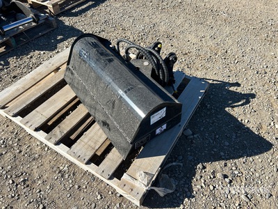 2025 GIYI GY-D3T 32 in Tilting Benna per escavatore - Fits Cat 3-5 ton (Unused)