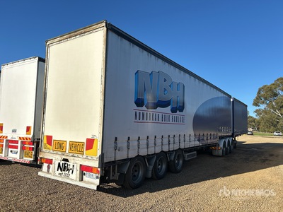 2003 Vawdrey 13.5 m Tri/A Step Deck Curtain Side Trailer